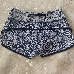 Lululemon Speed Up Low-Rise Short 2.4" Size 2